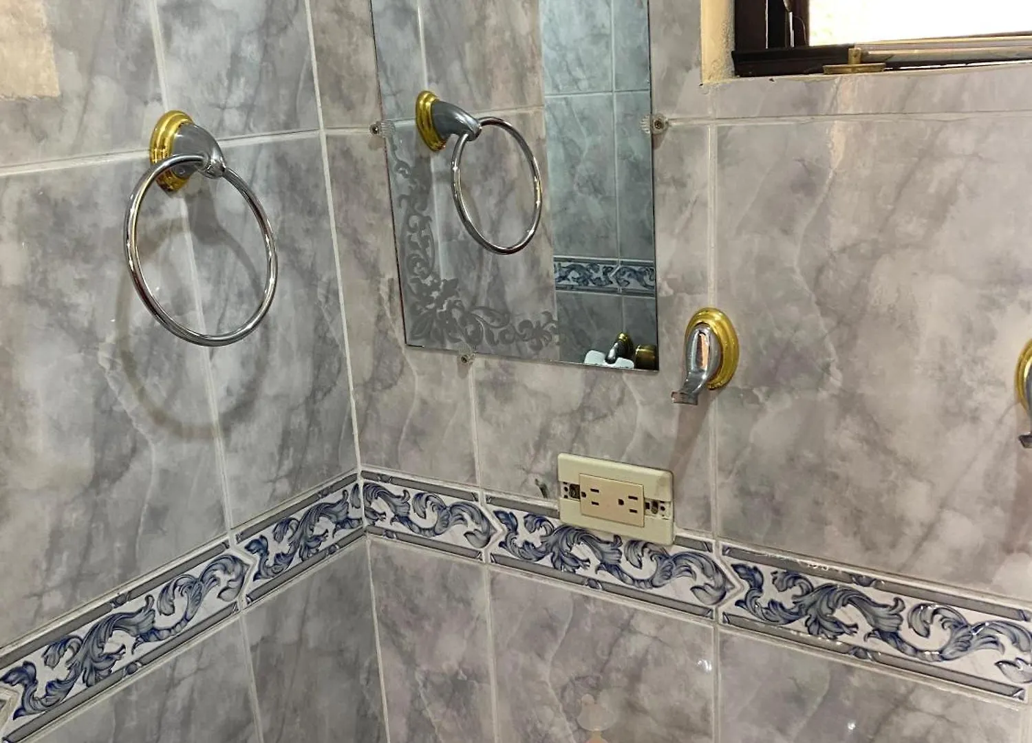 Elegante Y Exclusiva Suite Con Terraza De Dos Dormitorios Cuenca Ekvador